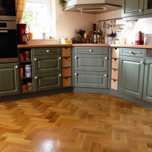 Privatkunde · Stabparkett Eiche (22 mm) · Fischgrät · lackiert